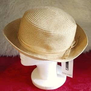 NWT Woven Natural Sun Hat With Raffia Tie Detail